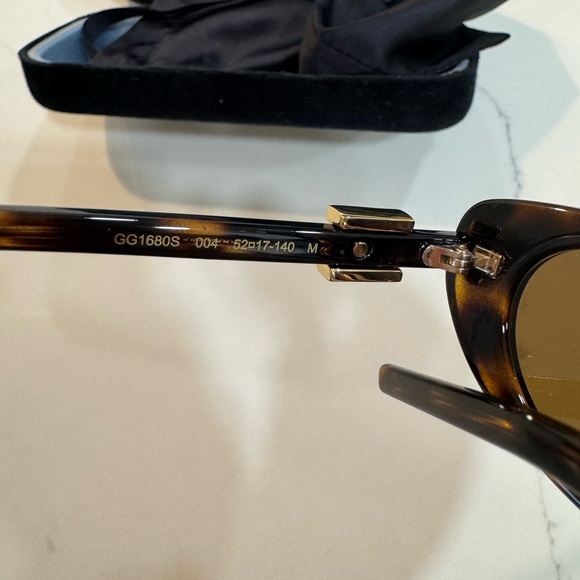 Gucci Tortoiseshell Cat-Eye Sunglasses GUCCI GG1680S
GG1680S-004 - Picture 4 of 8